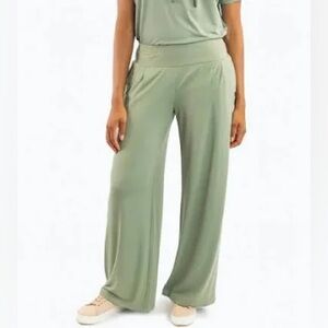 Lug Coupe Wide Leg Full Length Pants Like New Sage Green sz S